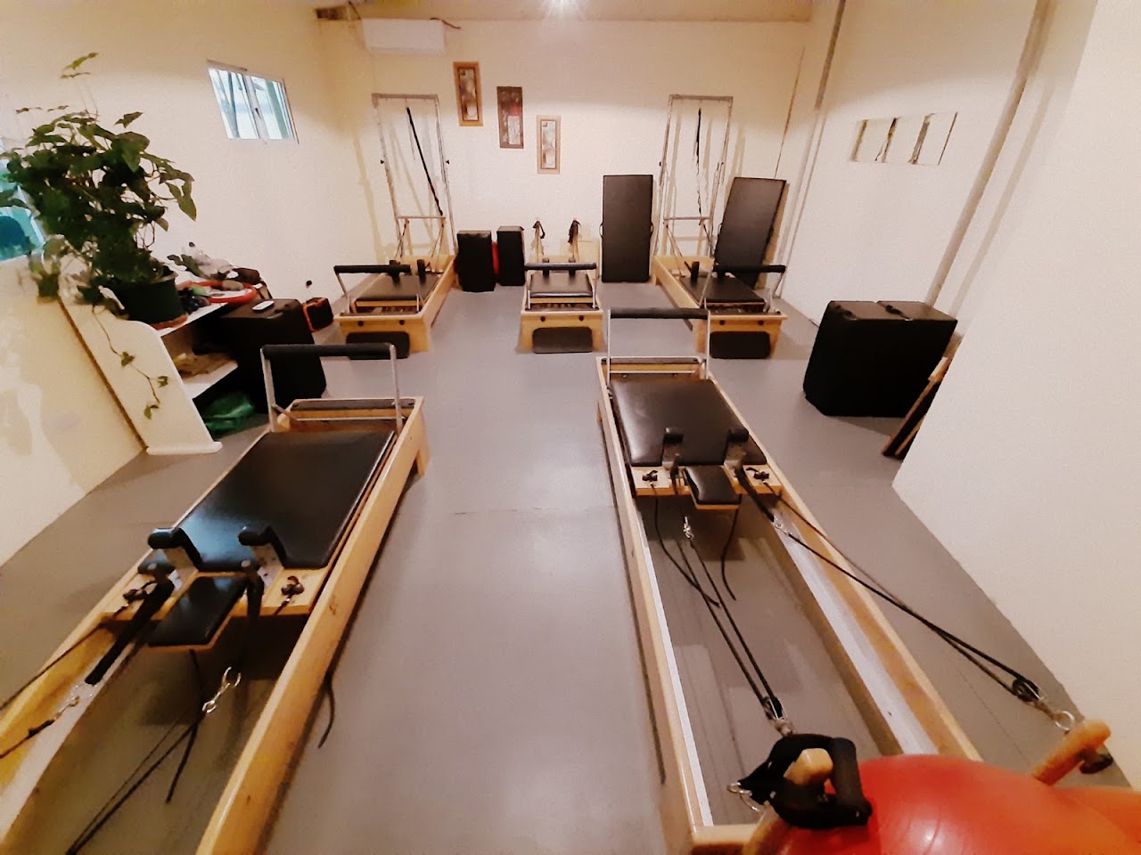 Sala de pilates reformer en Life Fitness Gym